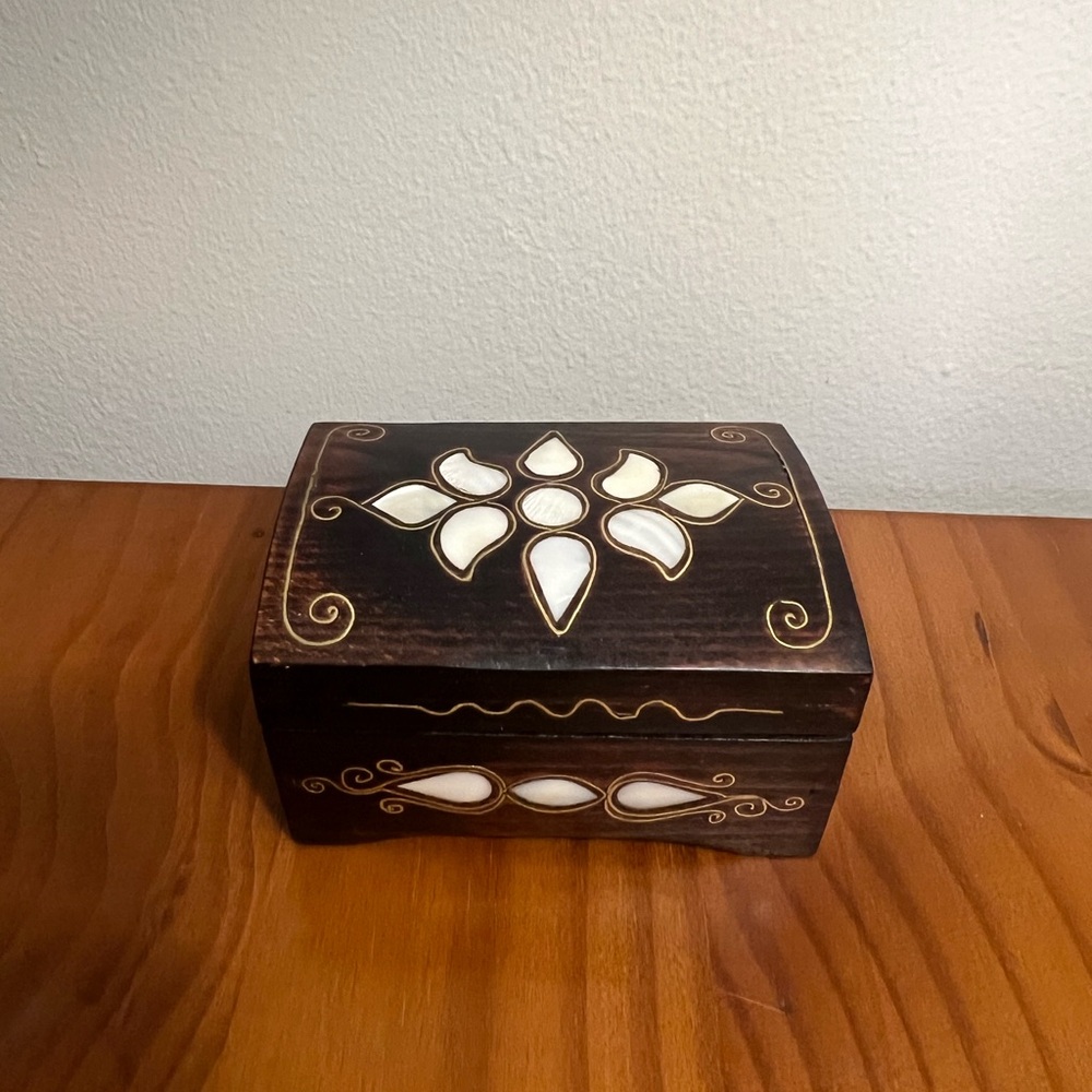 Handmade Turkish Walnut Jewelry Box - Mother-of-Pearl inlay and Velvet Interior